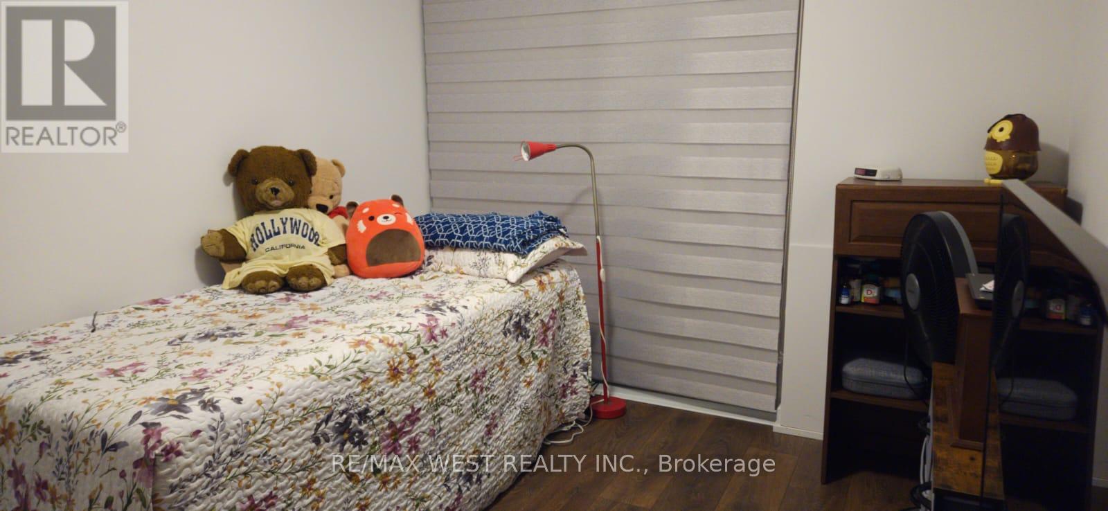 #426 8 TRENT AVENUE - 27