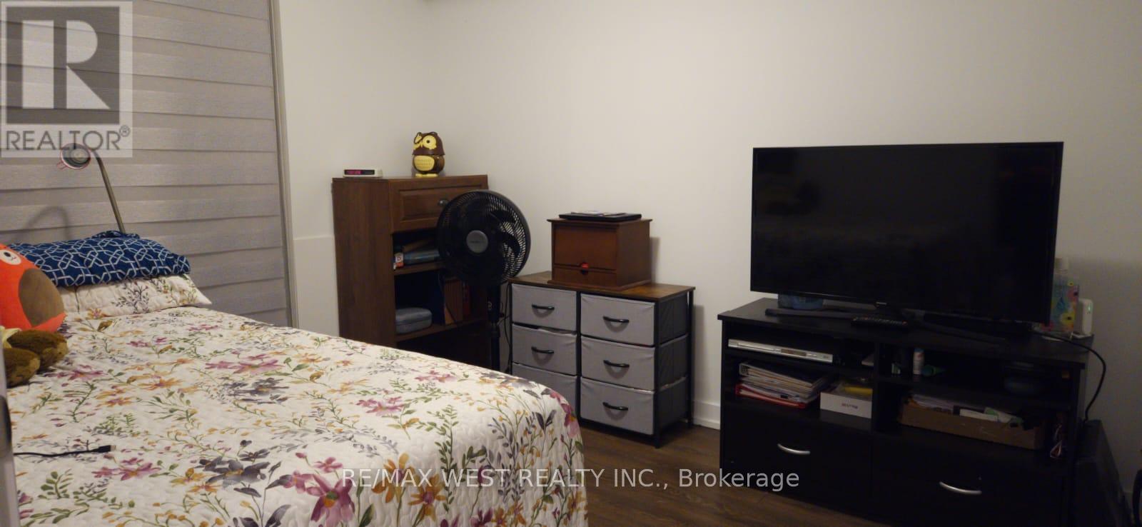 #426 8 TRENT AVENUE - 28