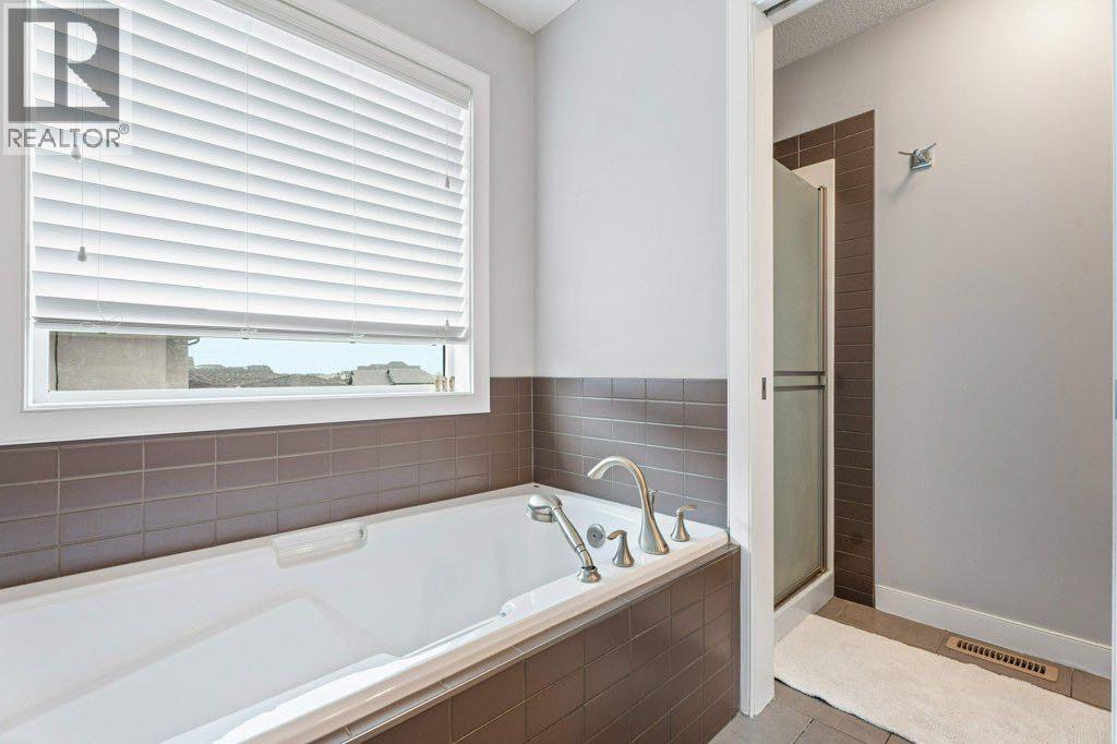 597 Muirfield Crescent - 35