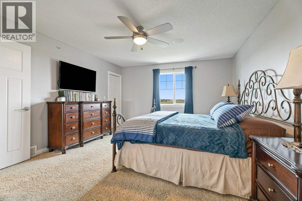 597 Muirfield Crescent - 32