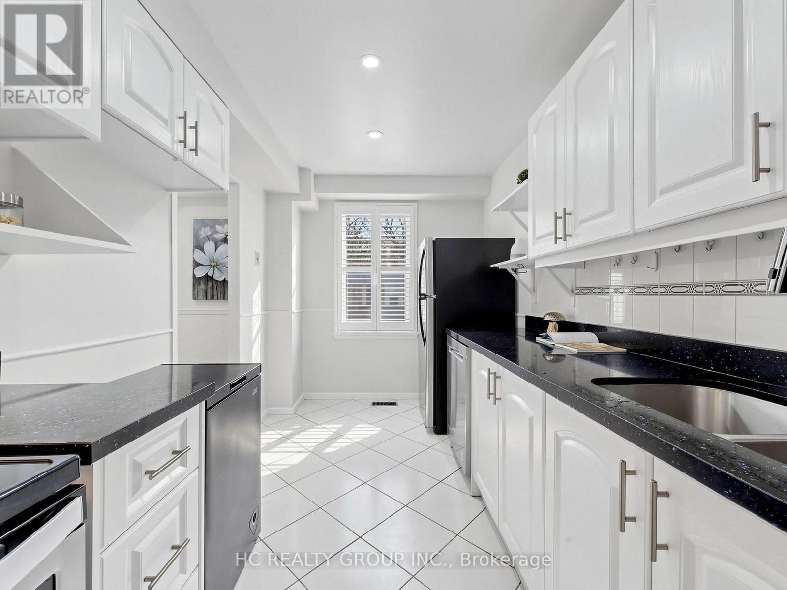 #36 1742 JOHN STREET - 17
