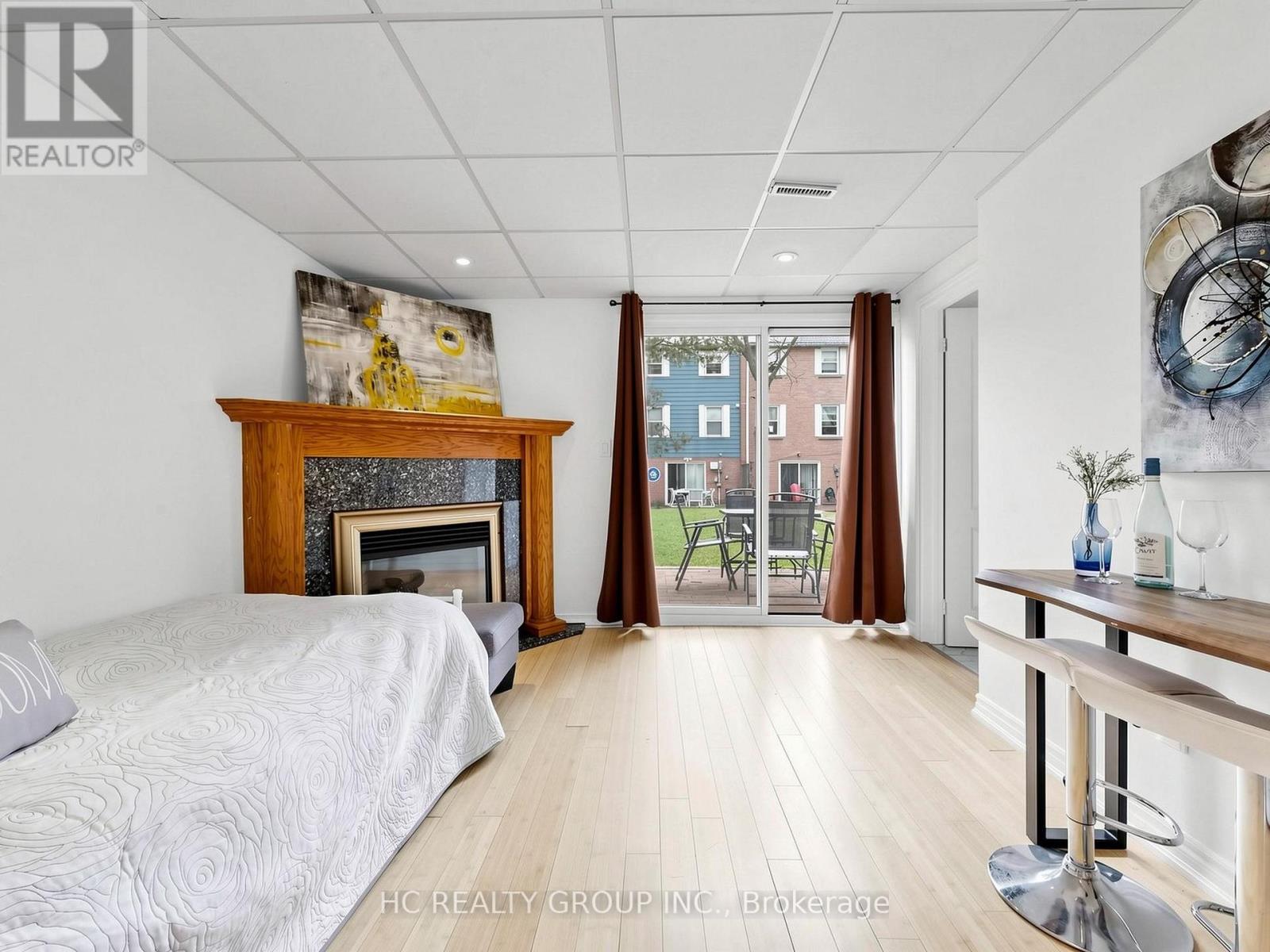 #36 1742 JOHN STREET - 36