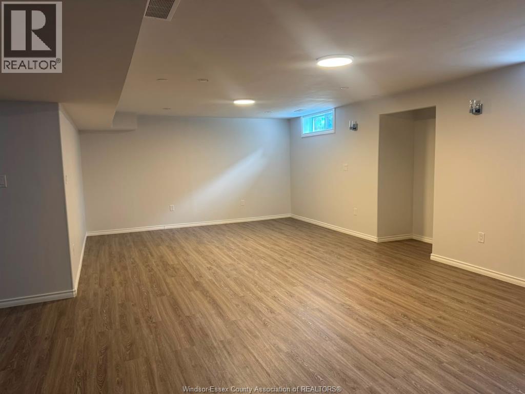 1078 CHARLOTTE CRESCENT - 22