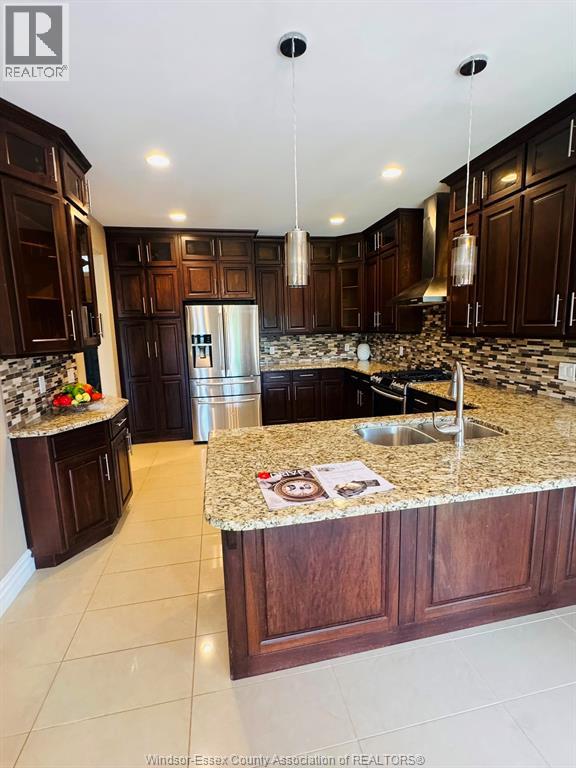 1078 CHARLOTTE CRESCENT - 3