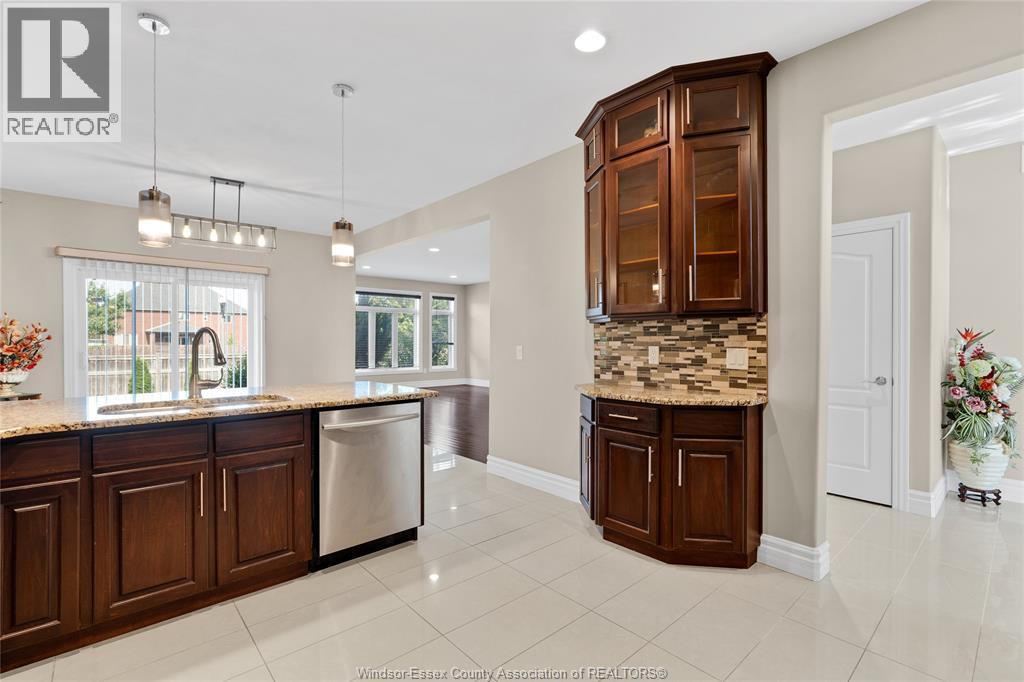 1078 CHARLOTTE CRESCENT - 10