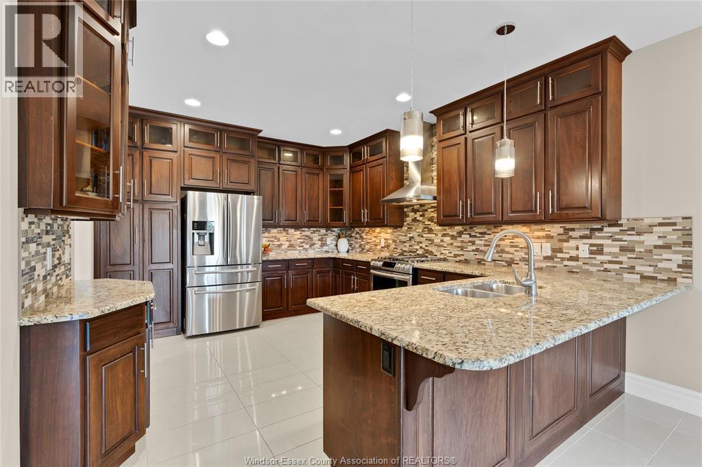 1078 CHARLOTTE CRESCENT - 11