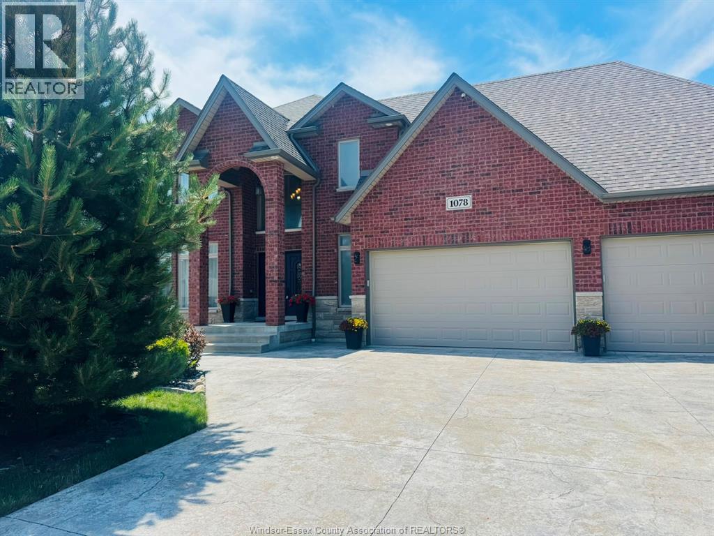 1078 CHARLOTTE CRESCENT - 1