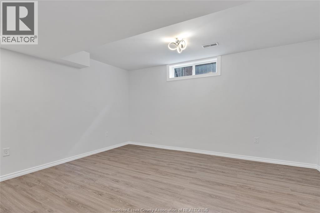 1078 CHARLOTTE CRESCENT - 30