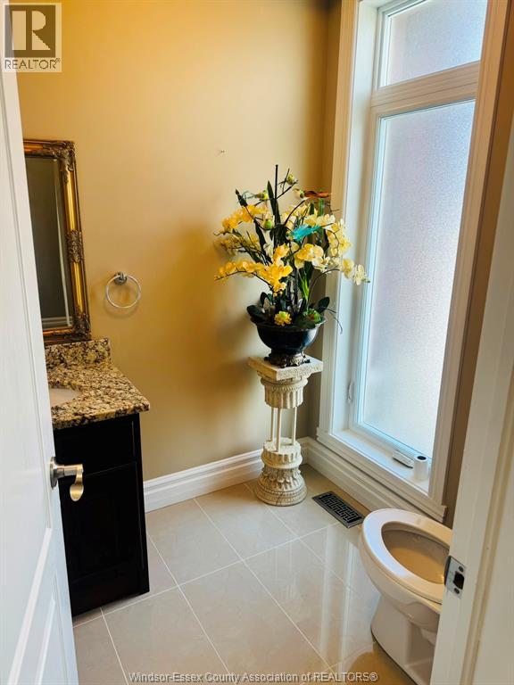 1078 CHARLOTTE CRESCENT - 27