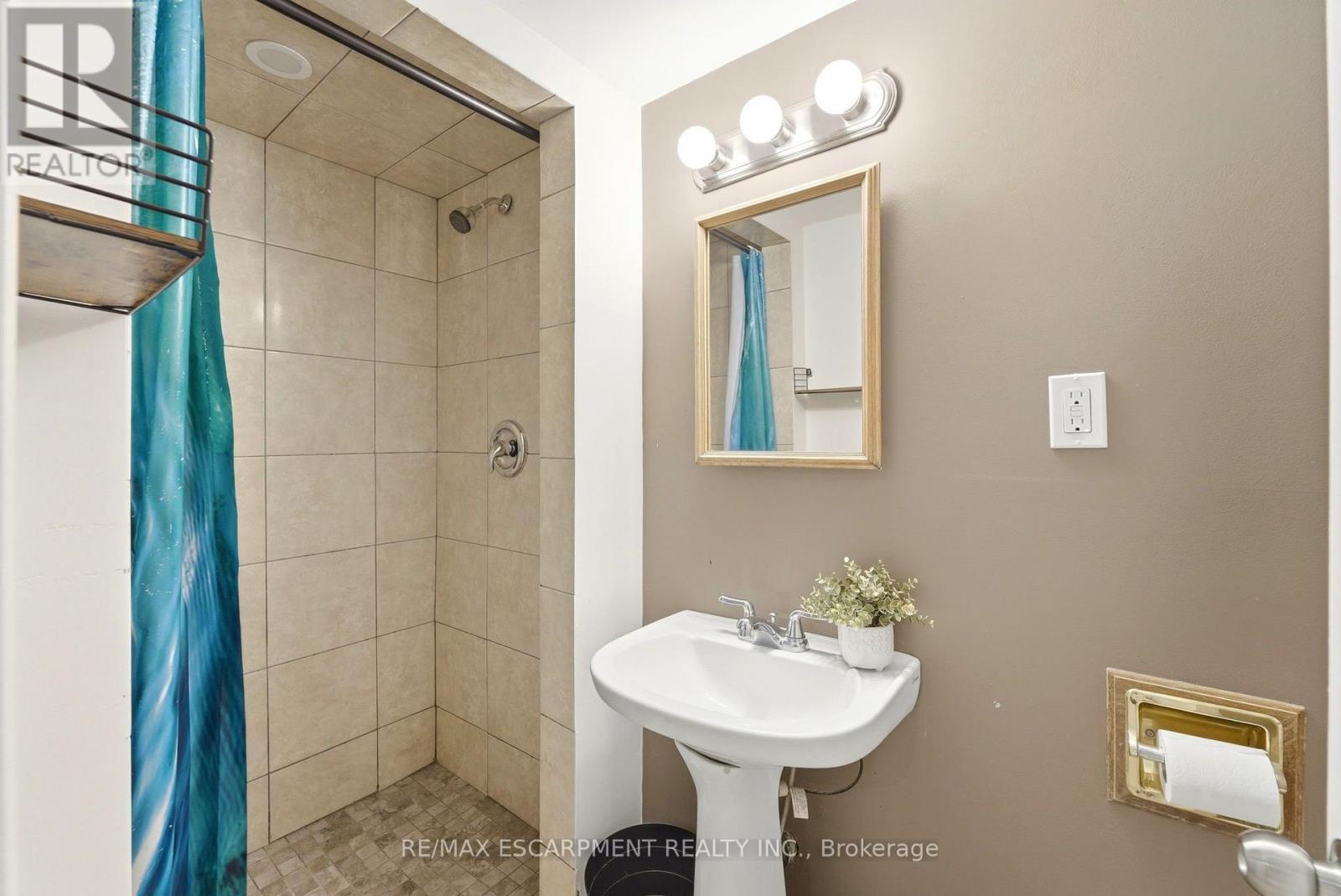61 GLENMOUNT AVENUE - 29
