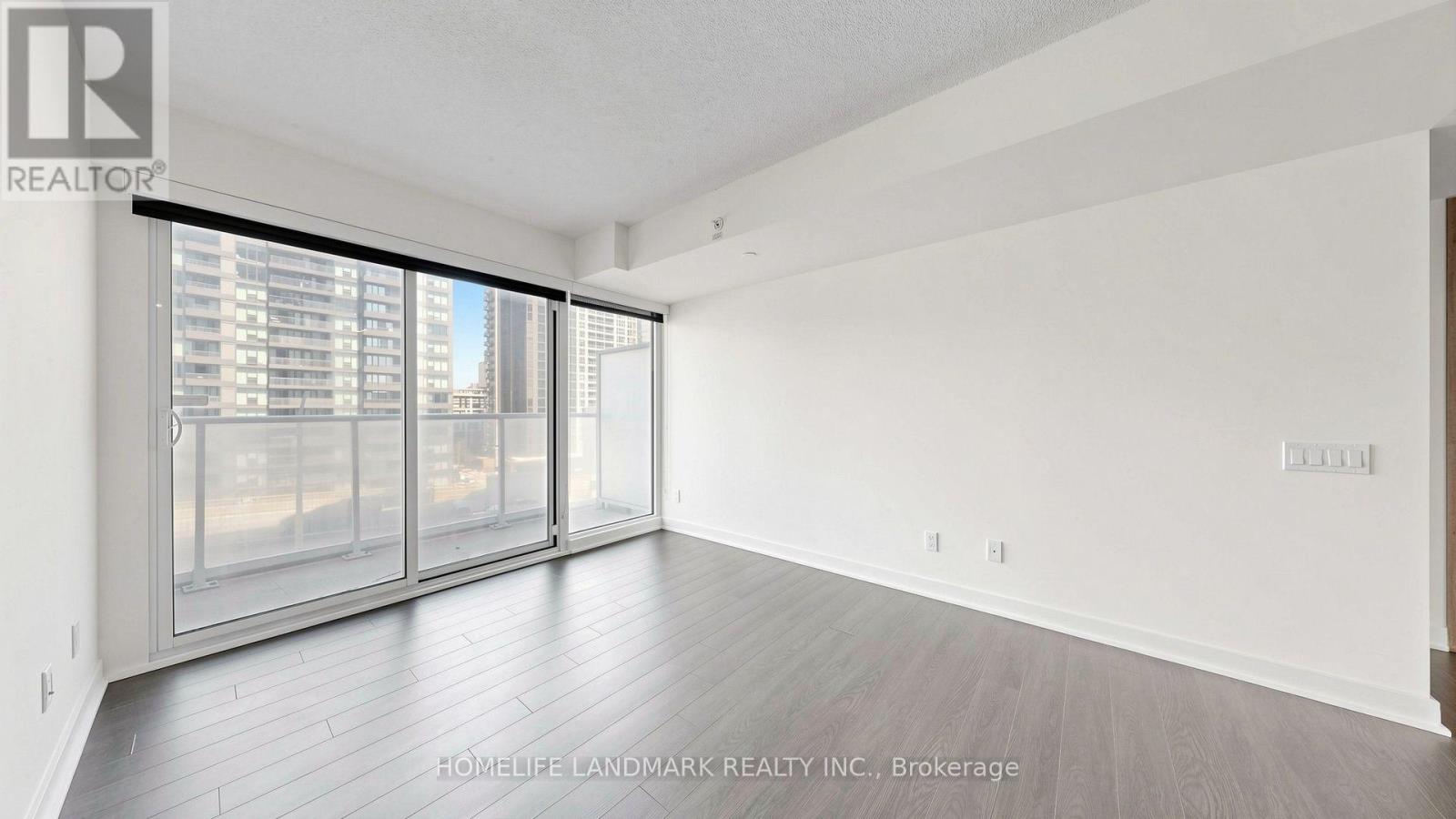 #806 17 BATHURST STREET - 11