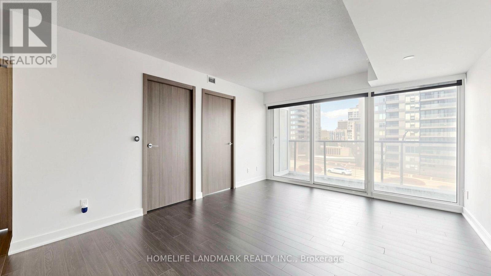 #806 17 BATHURST STREET - 12