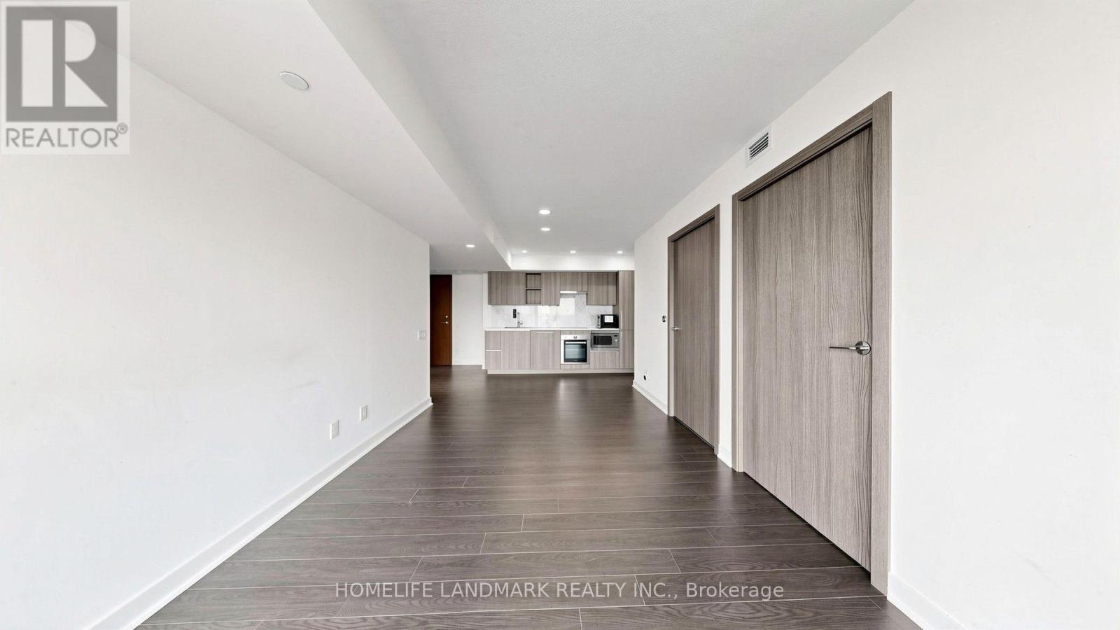 #806 17 BATHURST STREET - 13