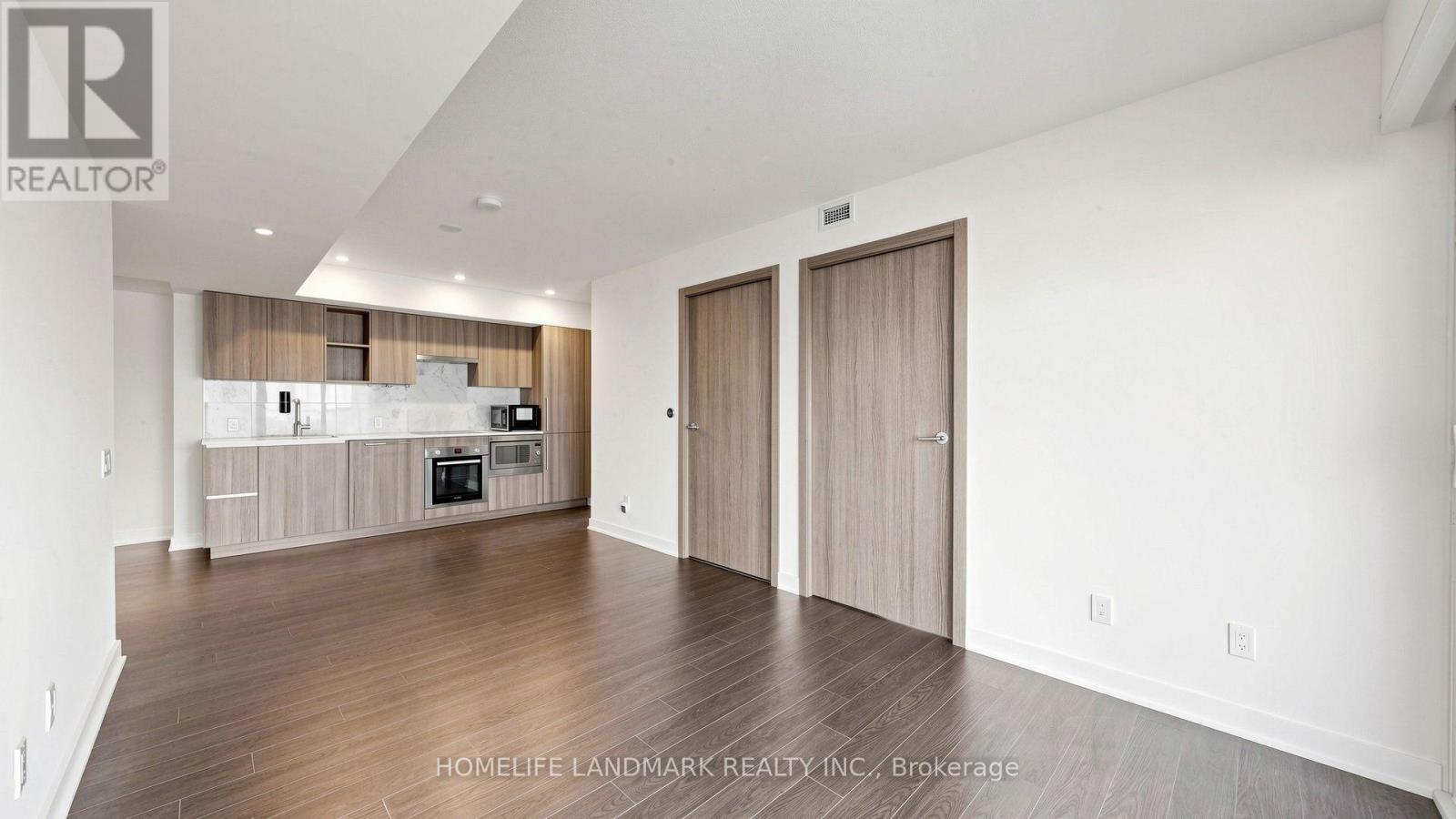 #806 17 BATHURST STREET - 14