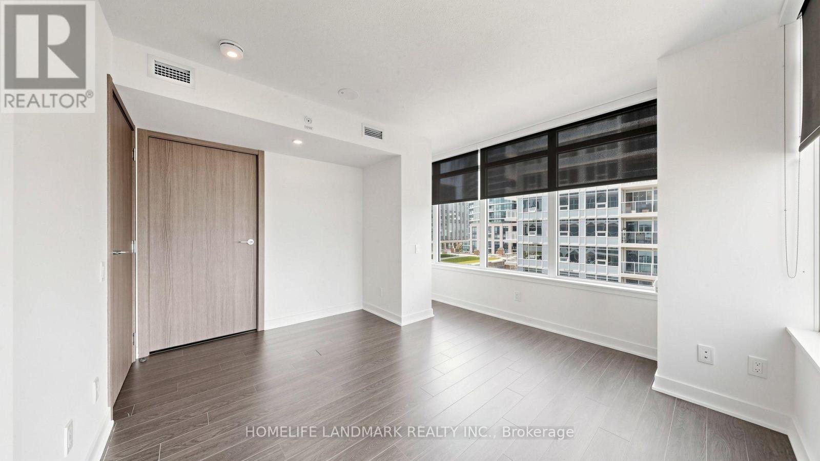 #806 17 BATHURST STREET - 21