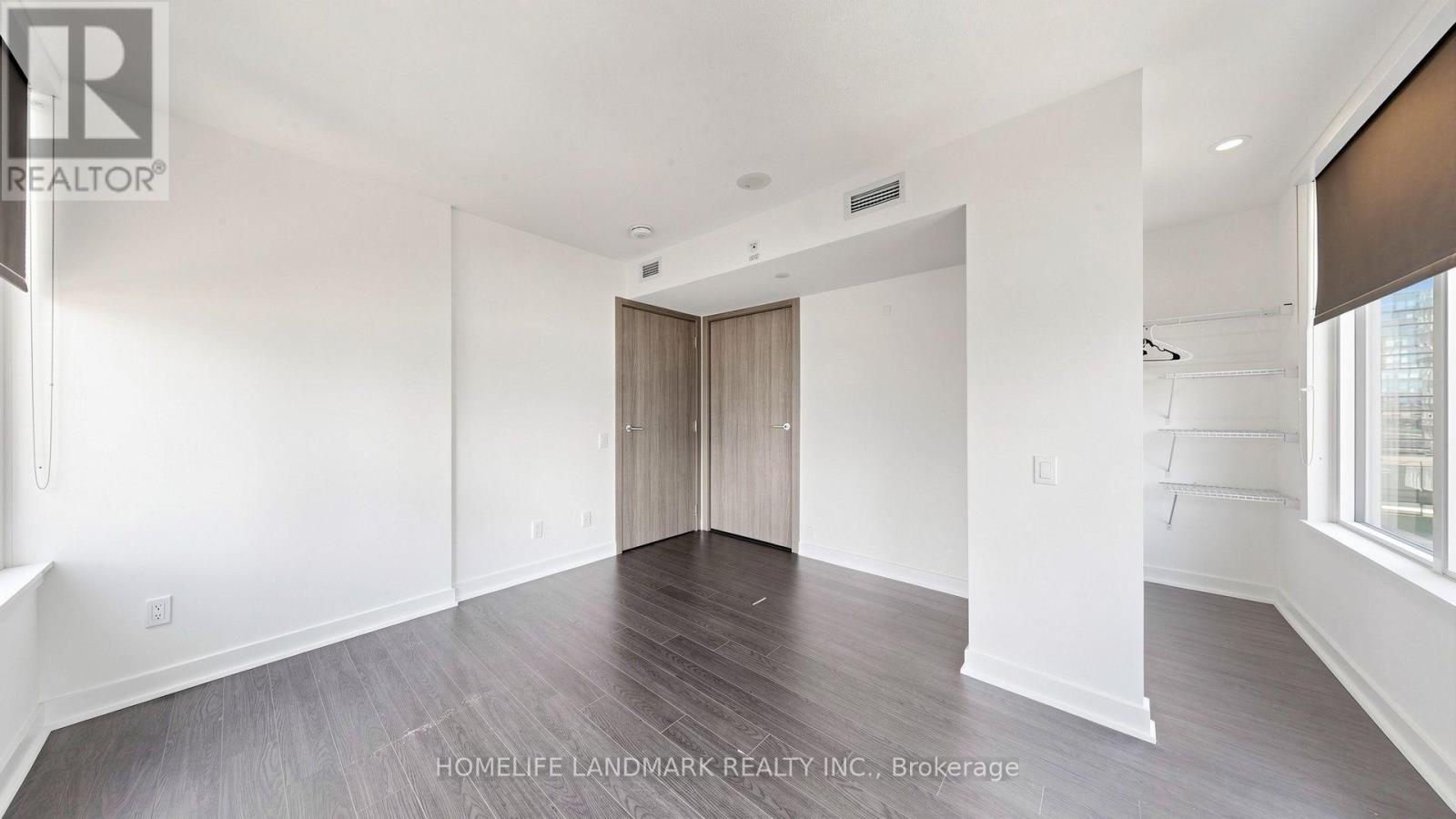 #806 17 BATHURST STREET - 22