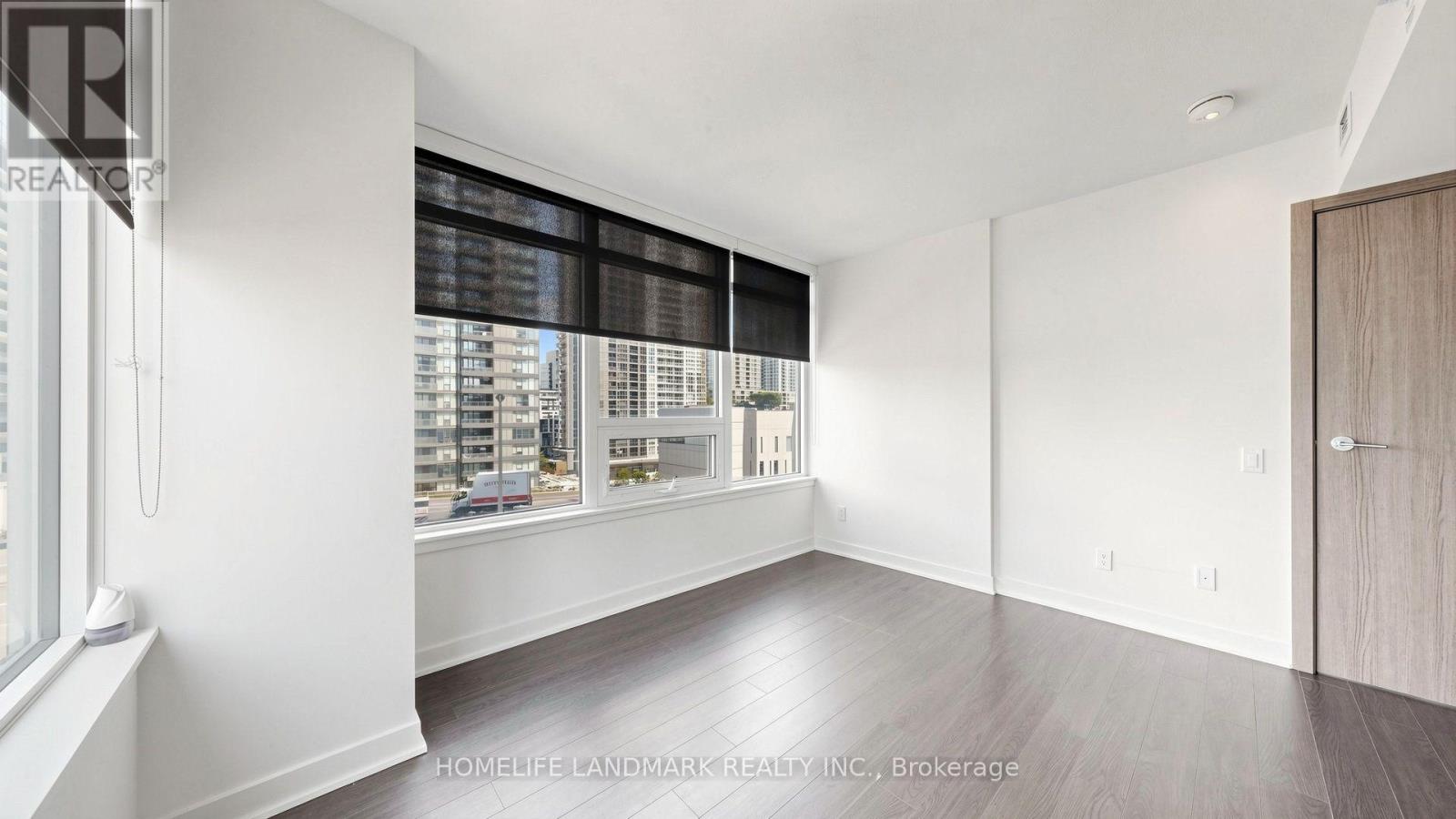 #806 17 BATHURST STREET - 23