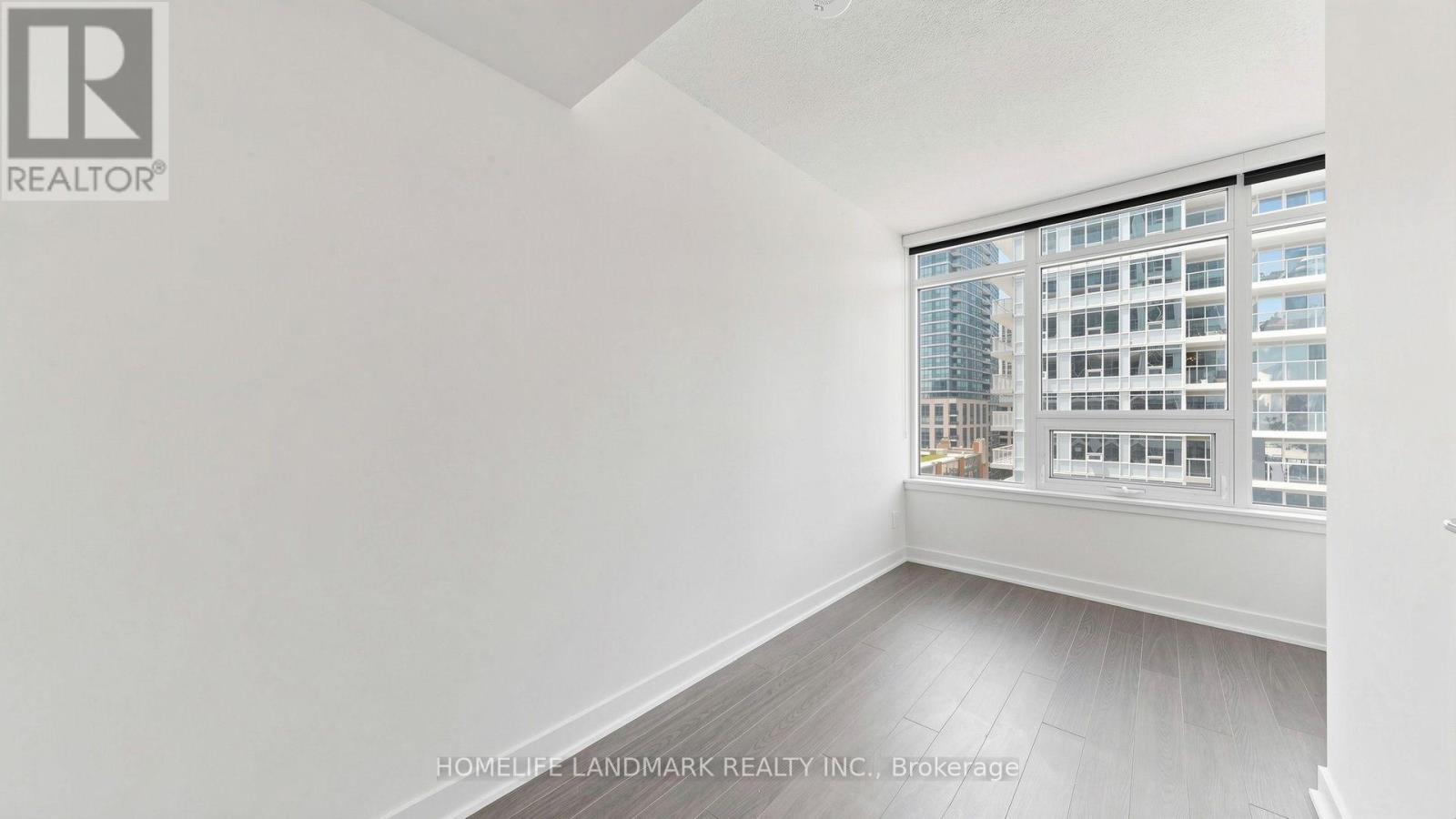 #806 17 BATHURST STREET - 25