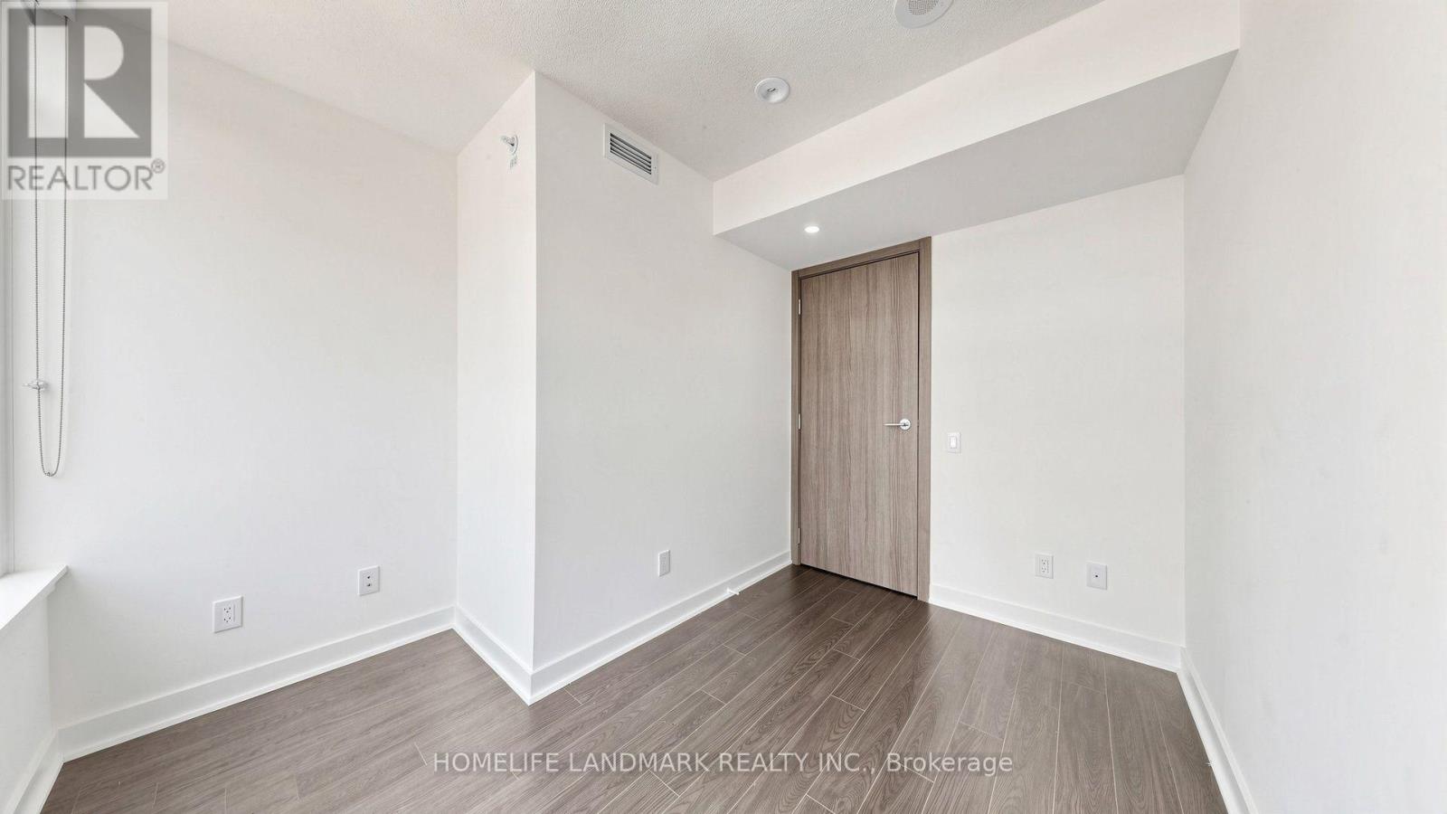 #806 17 BATHURST STREET - 26