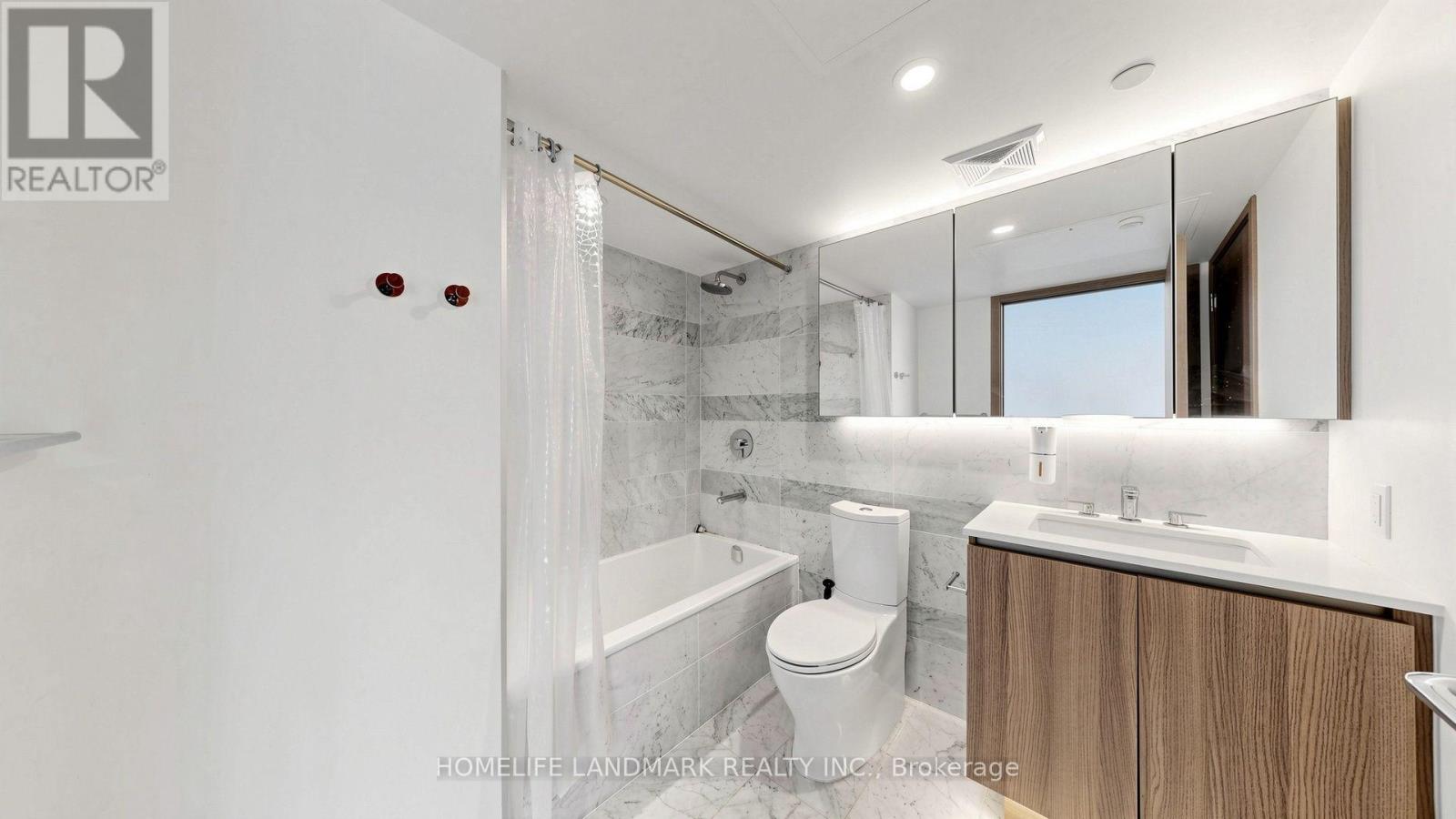 #806 17 BATHURST STREET - 28