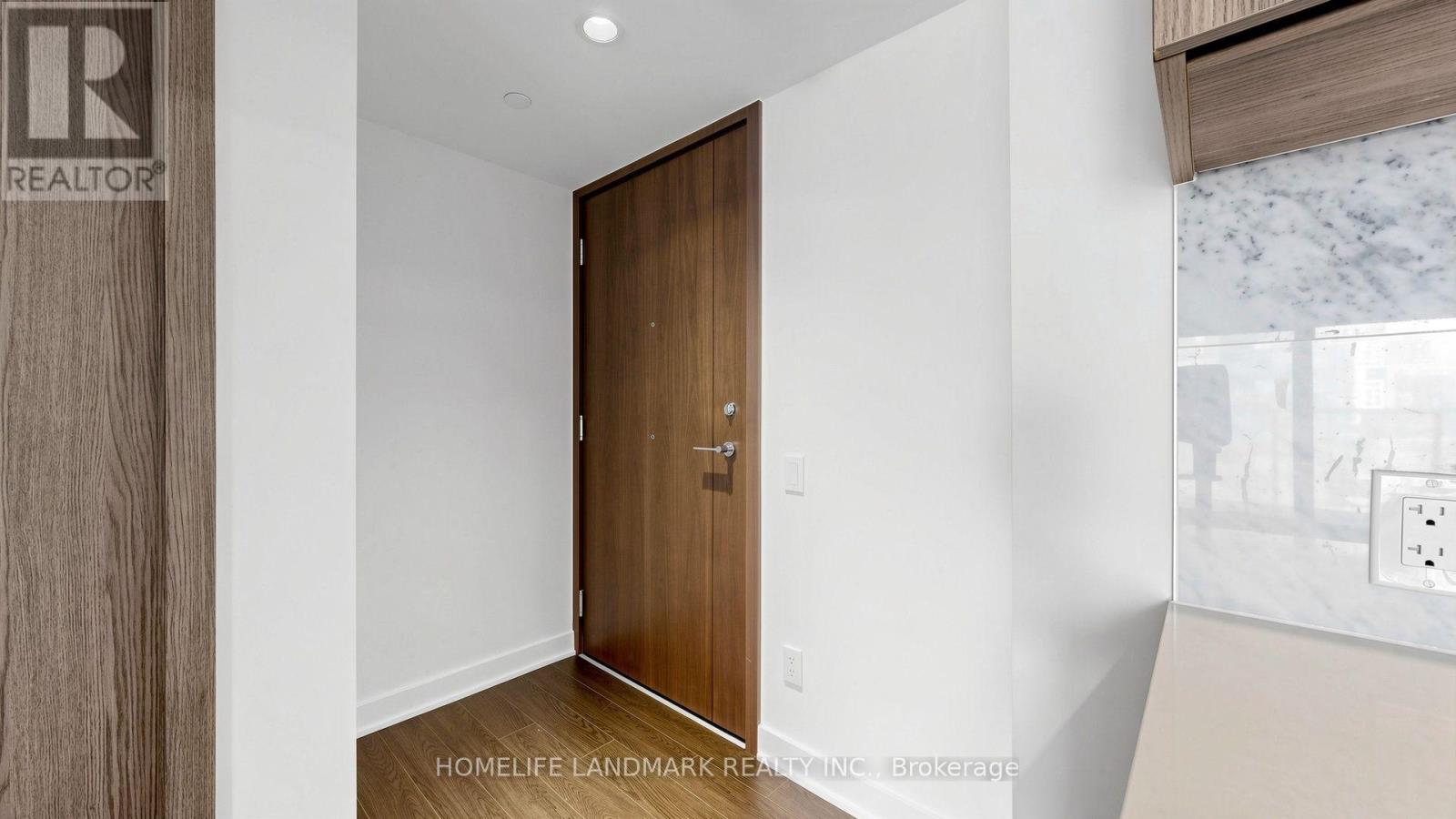 #806 17 BATHURST STREET - 30