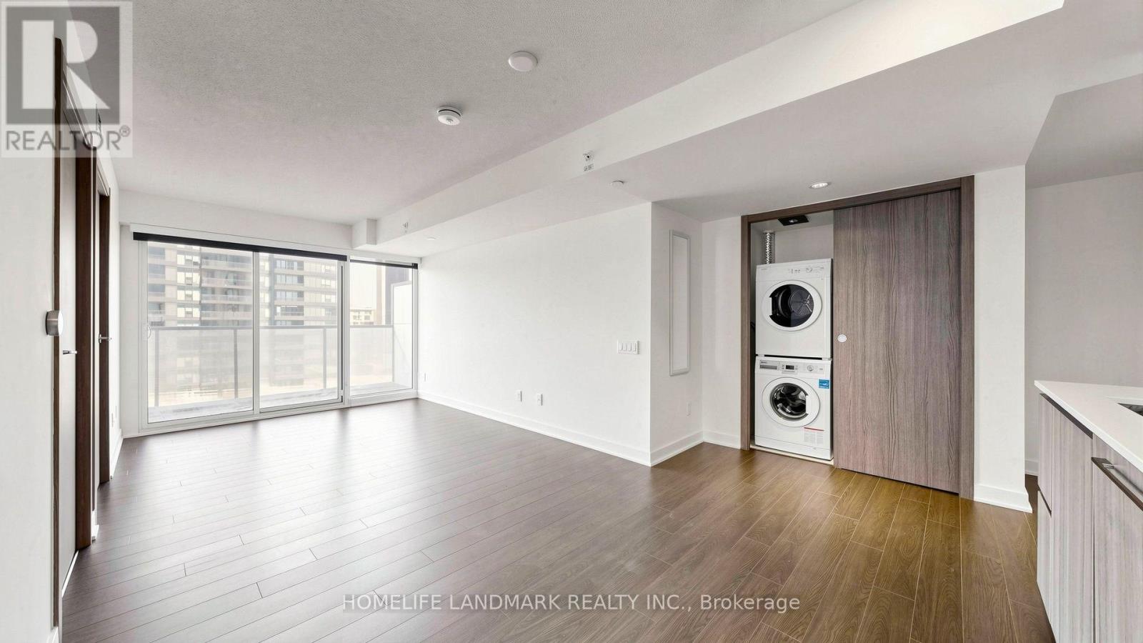 #806 17 BATHURST STREET - 8