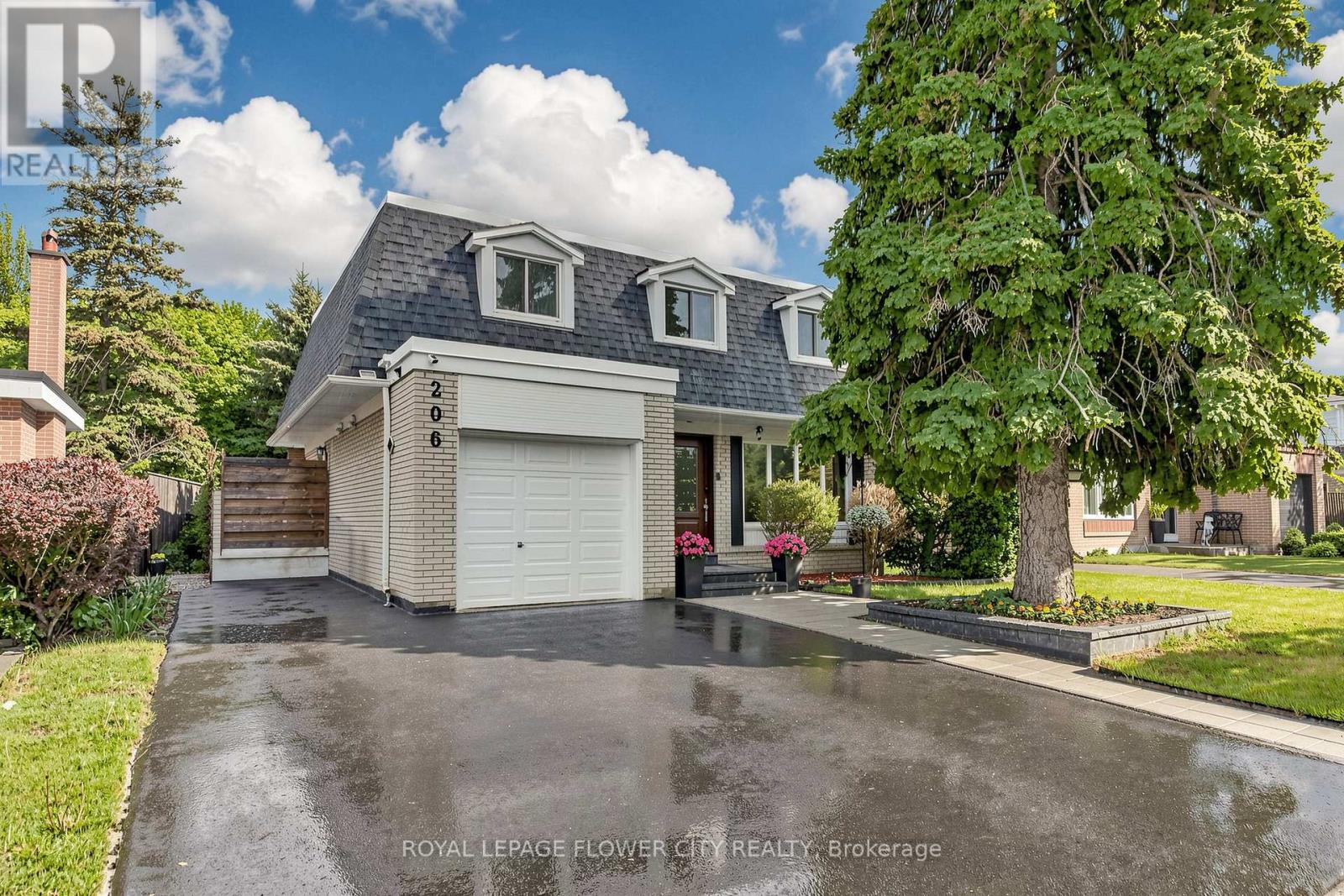 206 MCMURCHY AVENUE S - 1