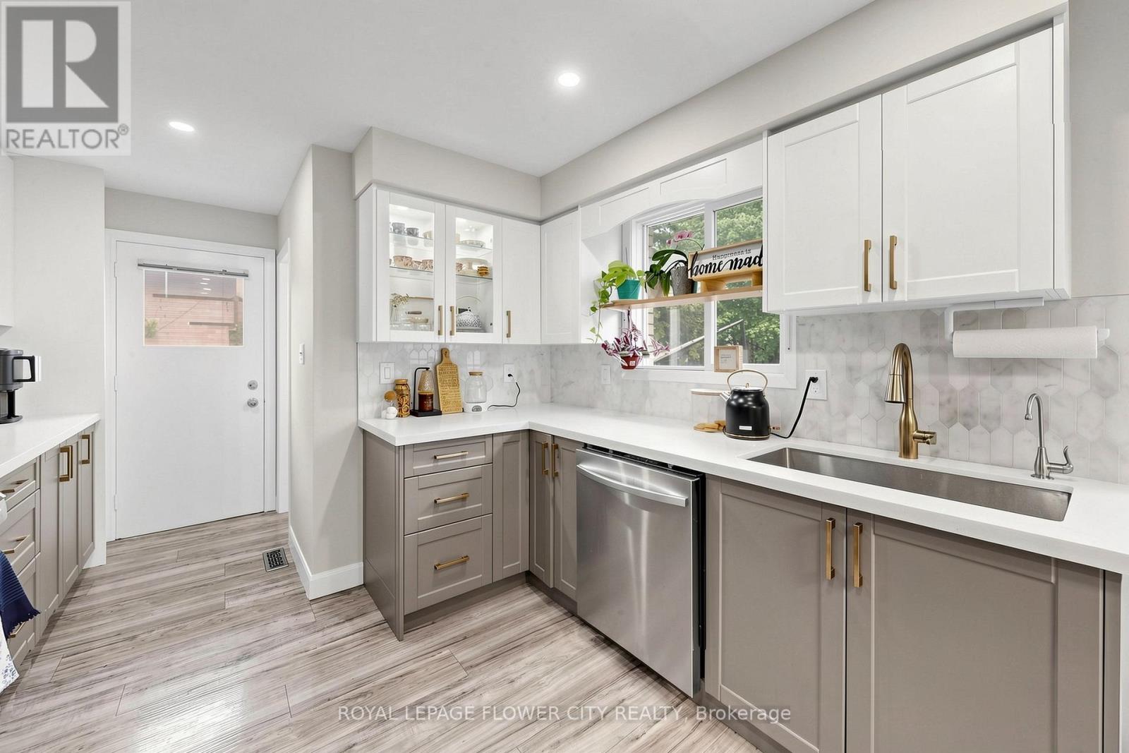 206 MCMURCHY AVENUE S - 14