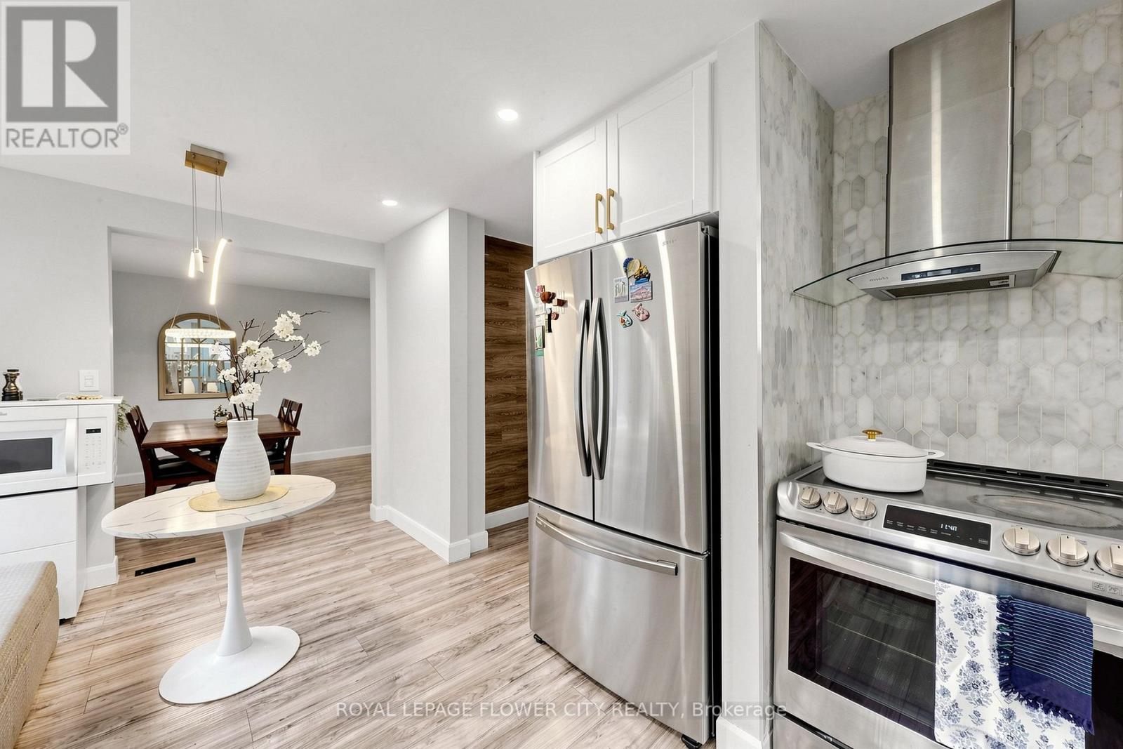 206 MCMURCHY AVENUE S - 17