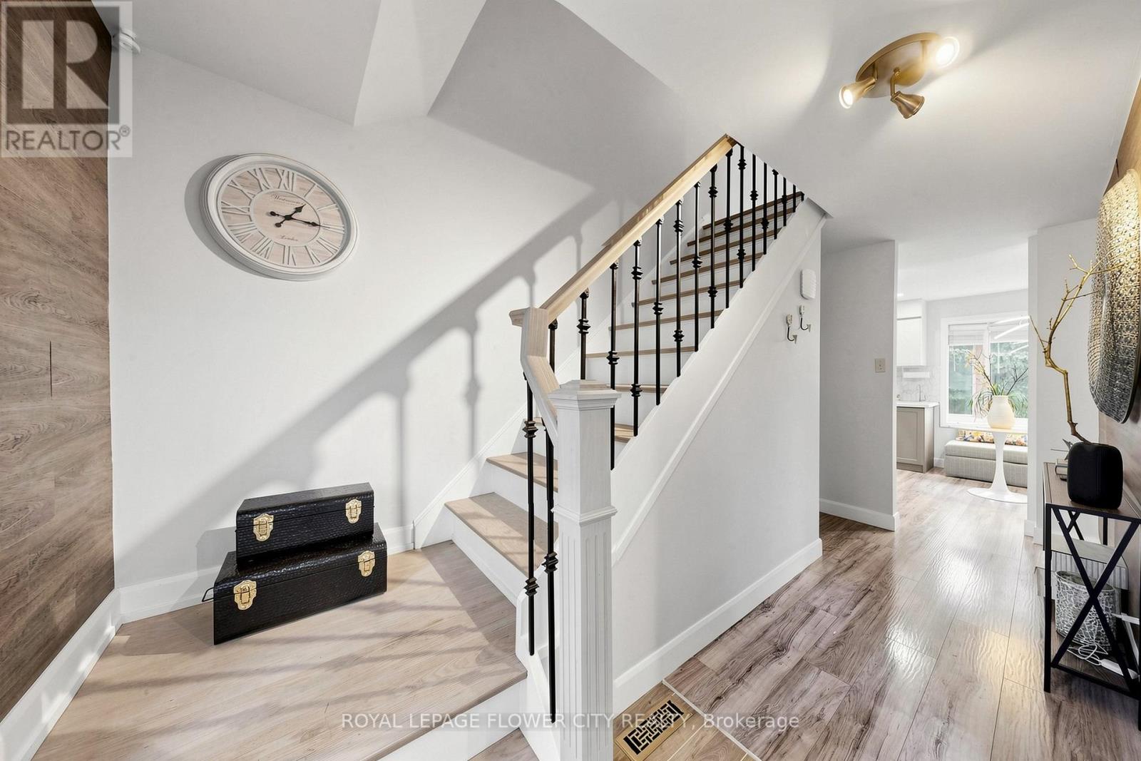 206 MCMURCHY AVENUE S - 21