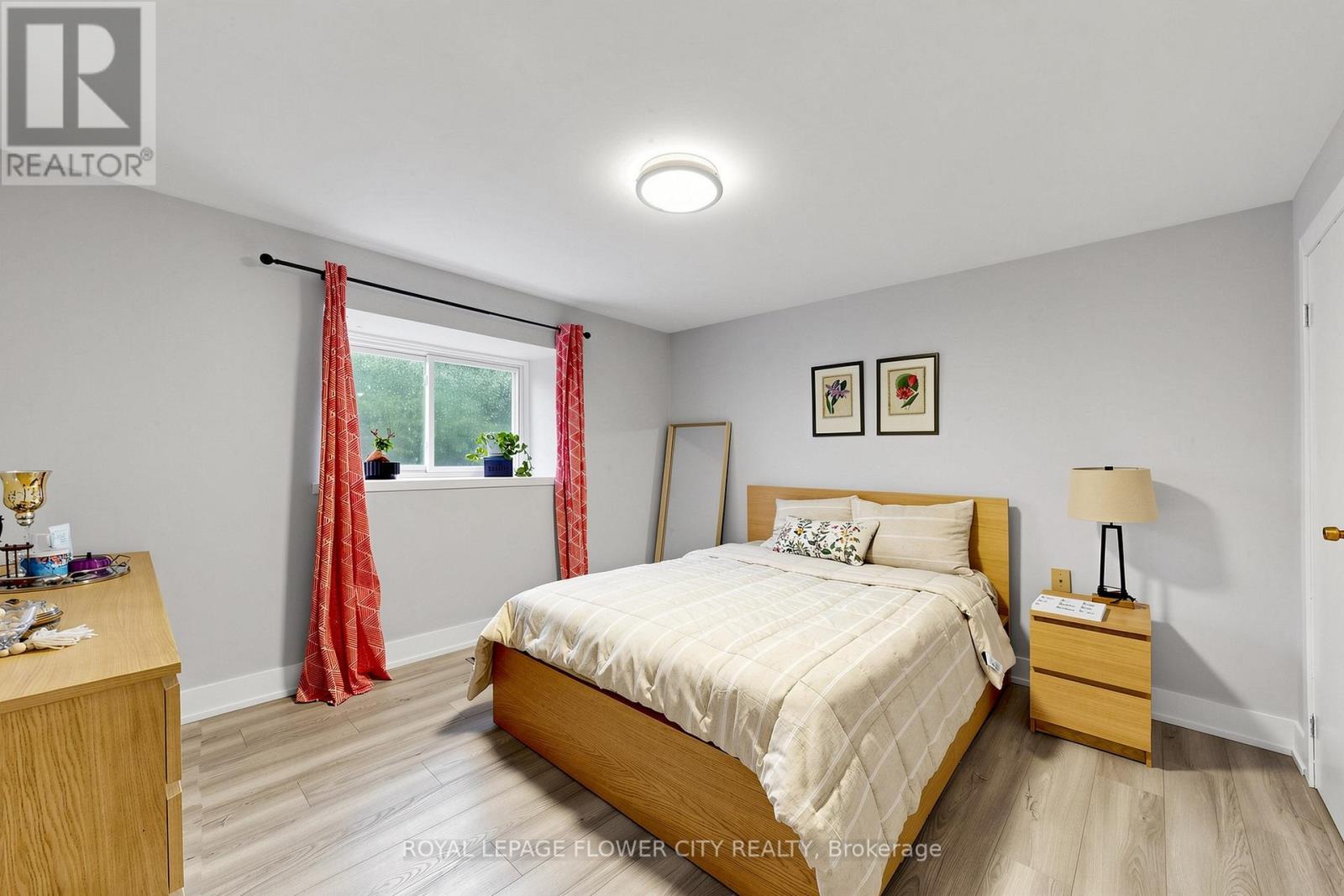 206 MCMURCHY AVENUE S - 22
