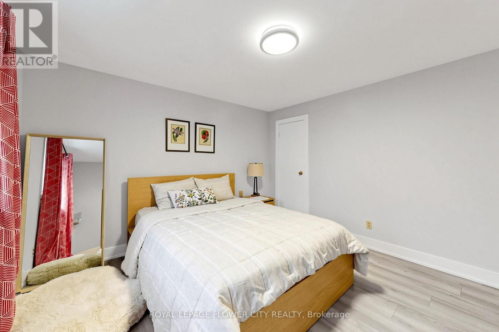 206 MCMURCHY AVENUE S - 23