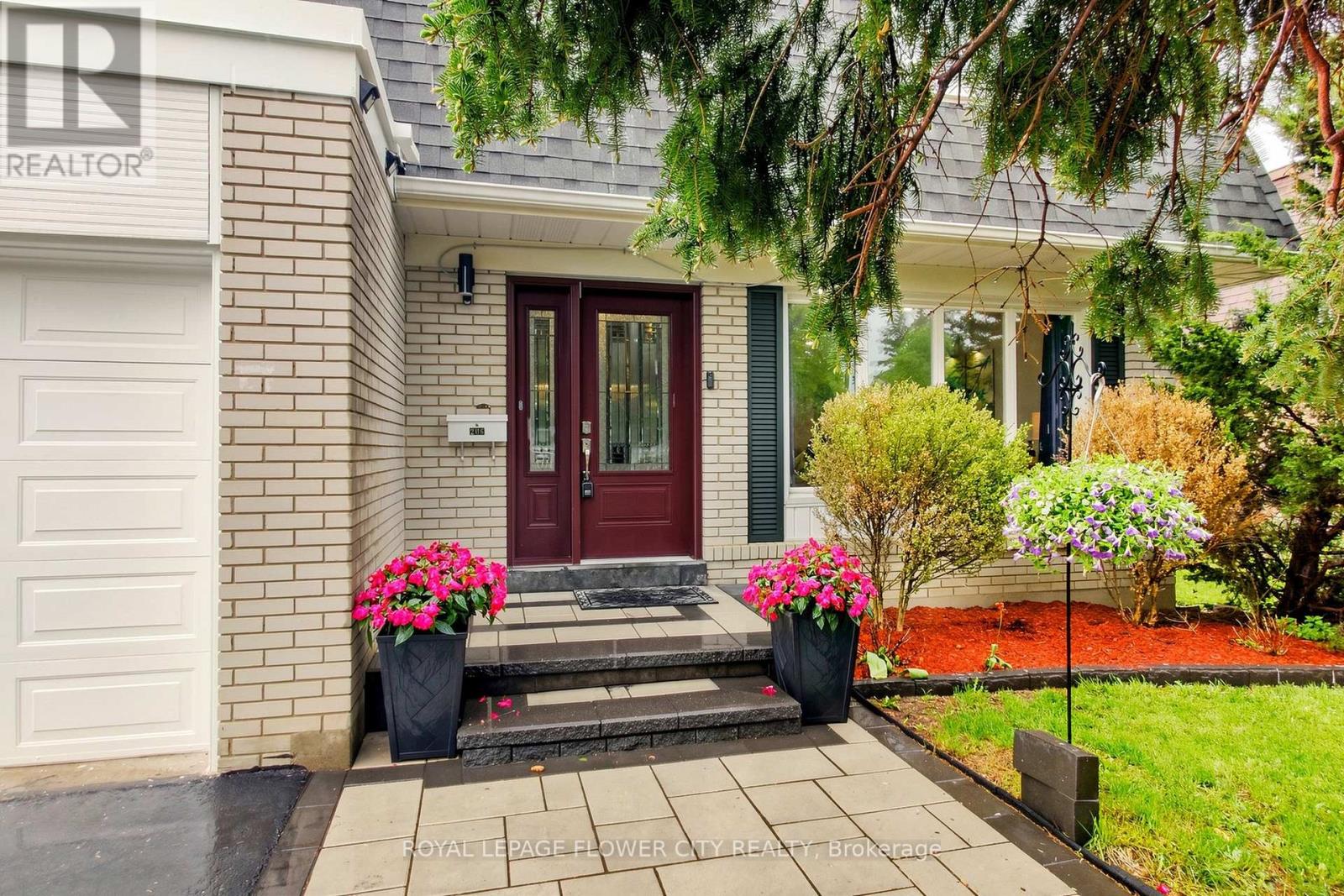 206 MCMURCHY AVENUE S - 3