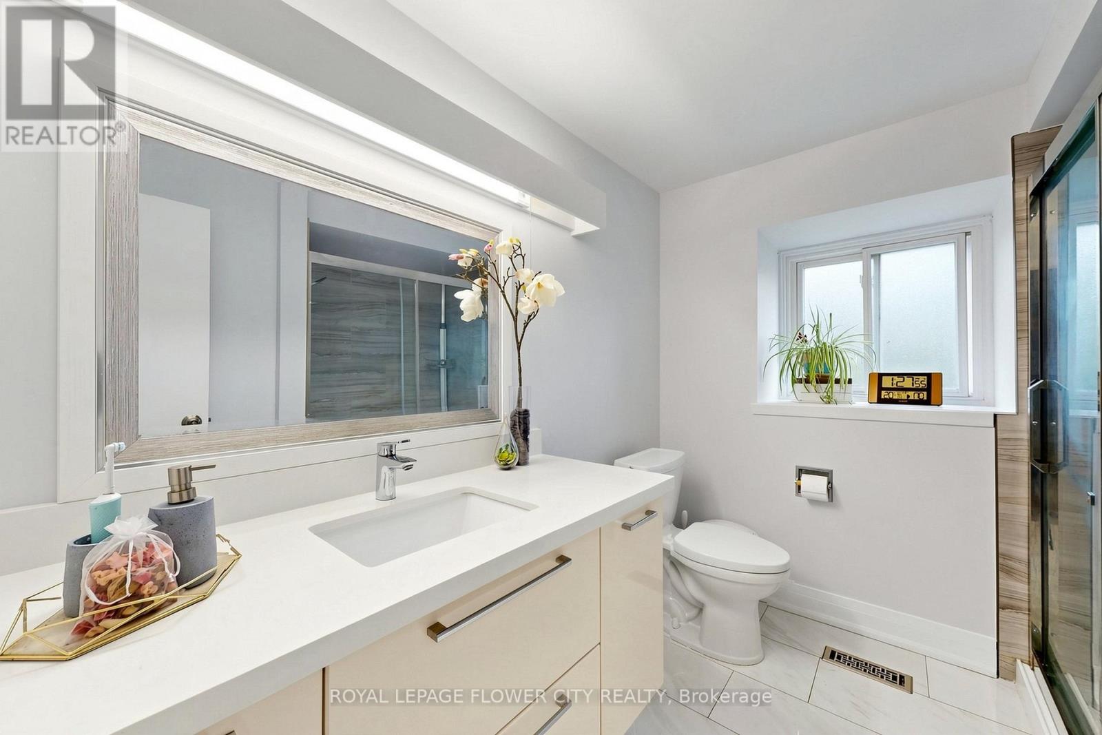 206 MCMURCHY AVENUE S - 31