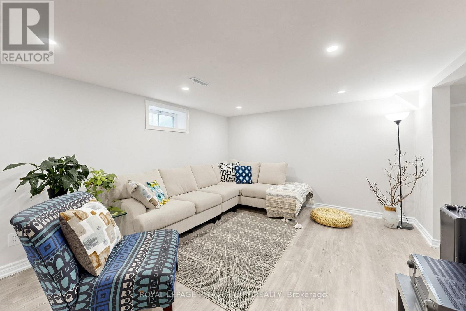 206 MCMURCHY AVENUE S - 35