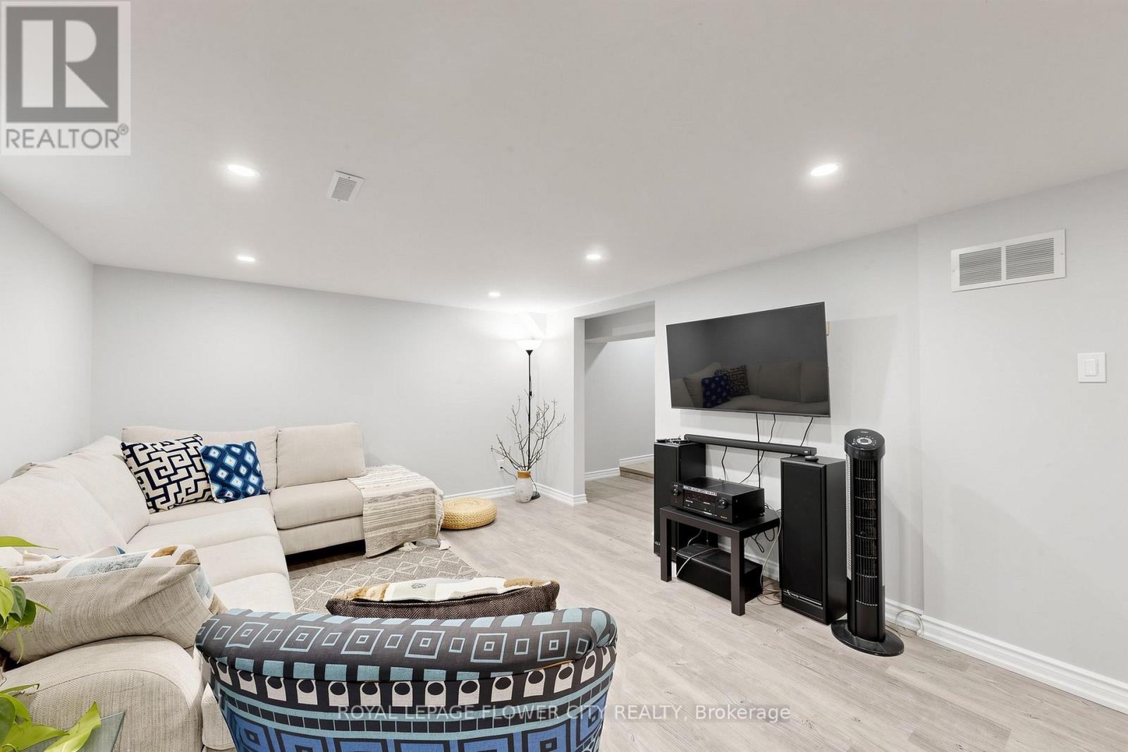 206 MCMURCHY AVENUE S - 36