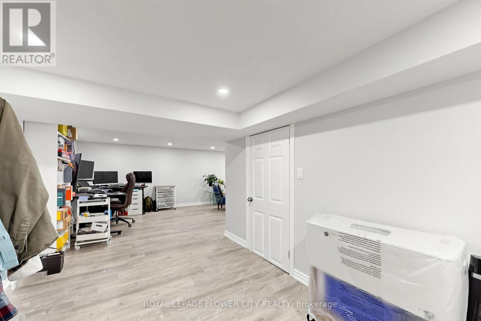 206 MCMURCHY AVENUE S - 41