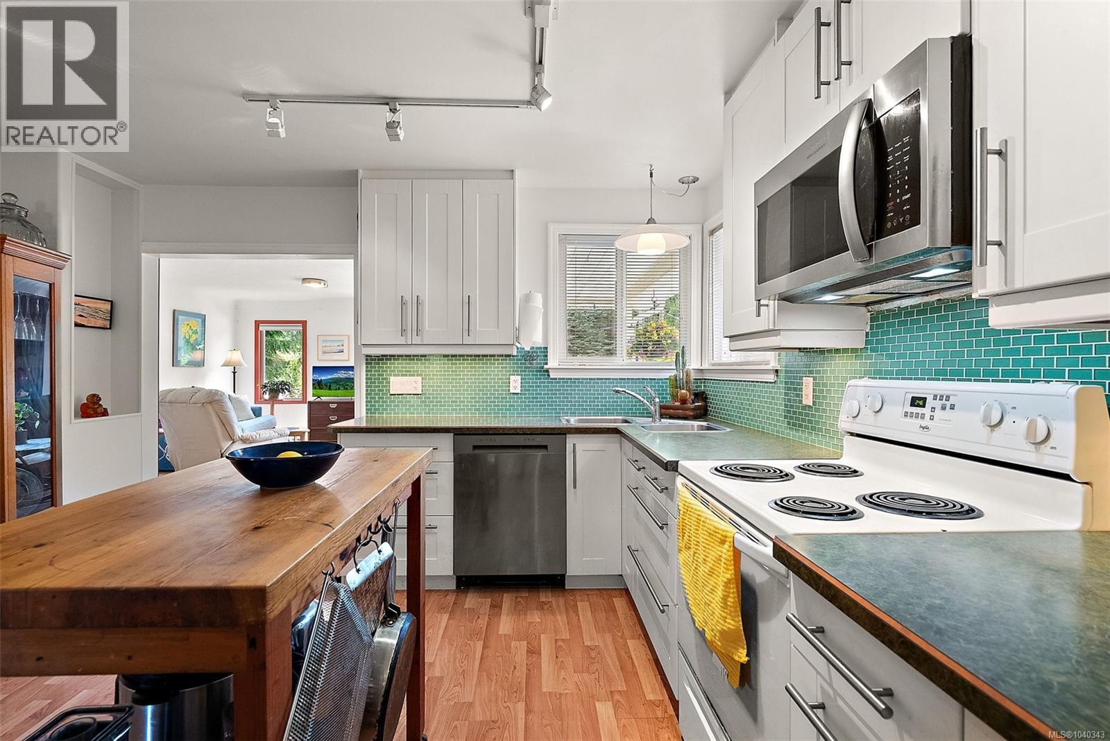 15 King George St S - 12