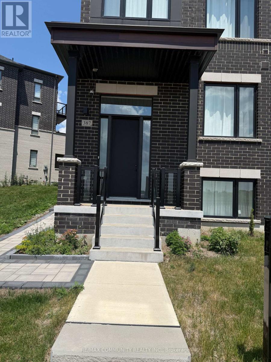 Listing photo of 387 TENNANT CIRCLE