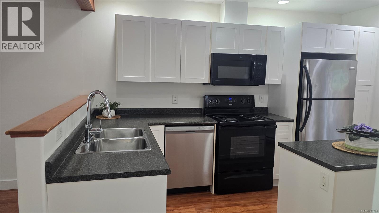 #8 2529 Alexander St - 13