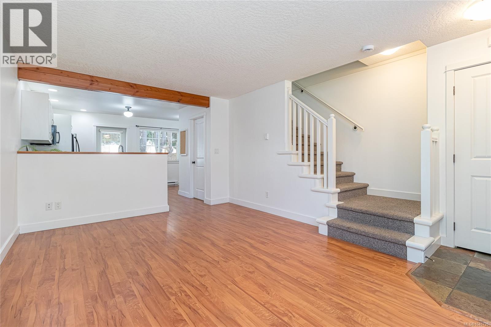 #8 2529 Alexander St - 6