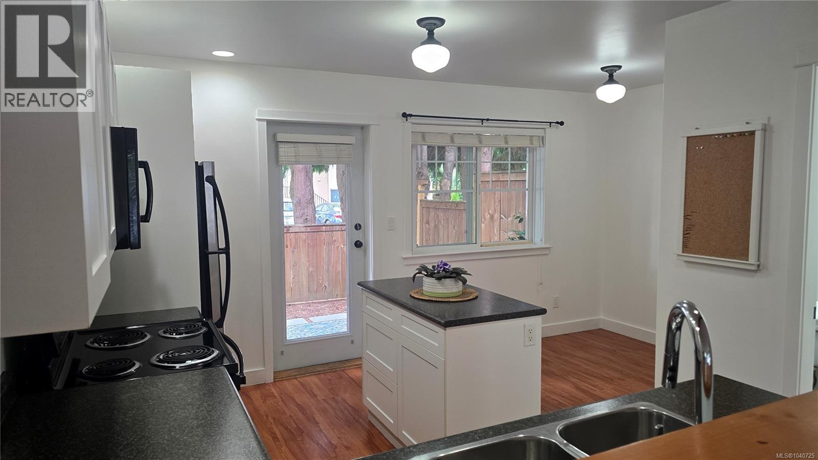 #8 2529 Alexander St - 12