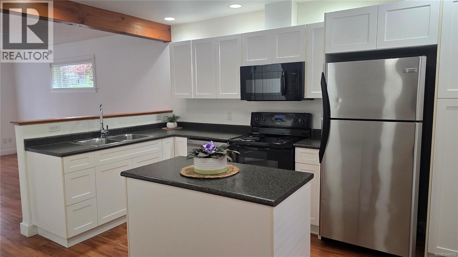 #8 2529 Alexander St - 10
