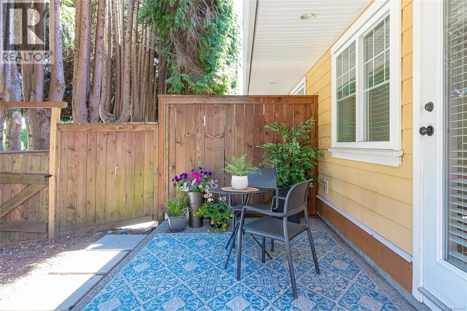 #8 2529 Alexander St - 24