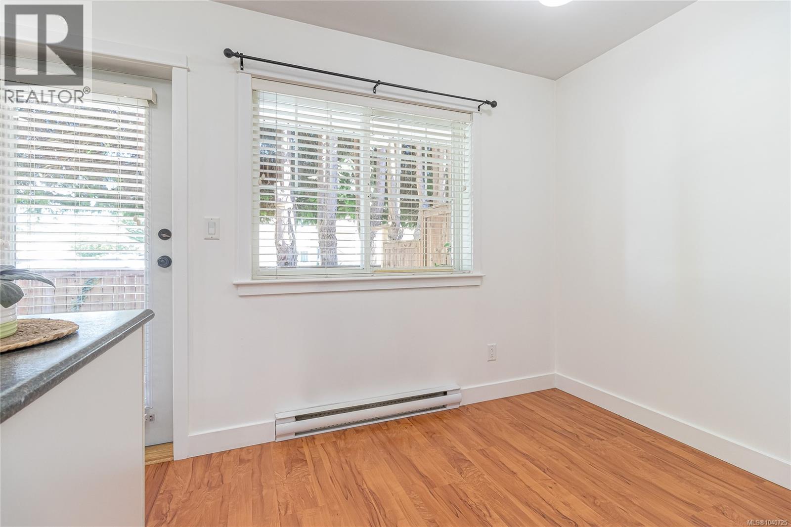 #8 2529 Alexander St - 15