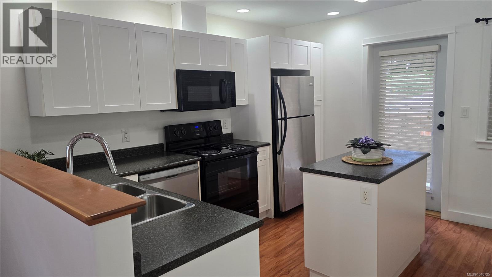 #8 2529 Alexander St - 9