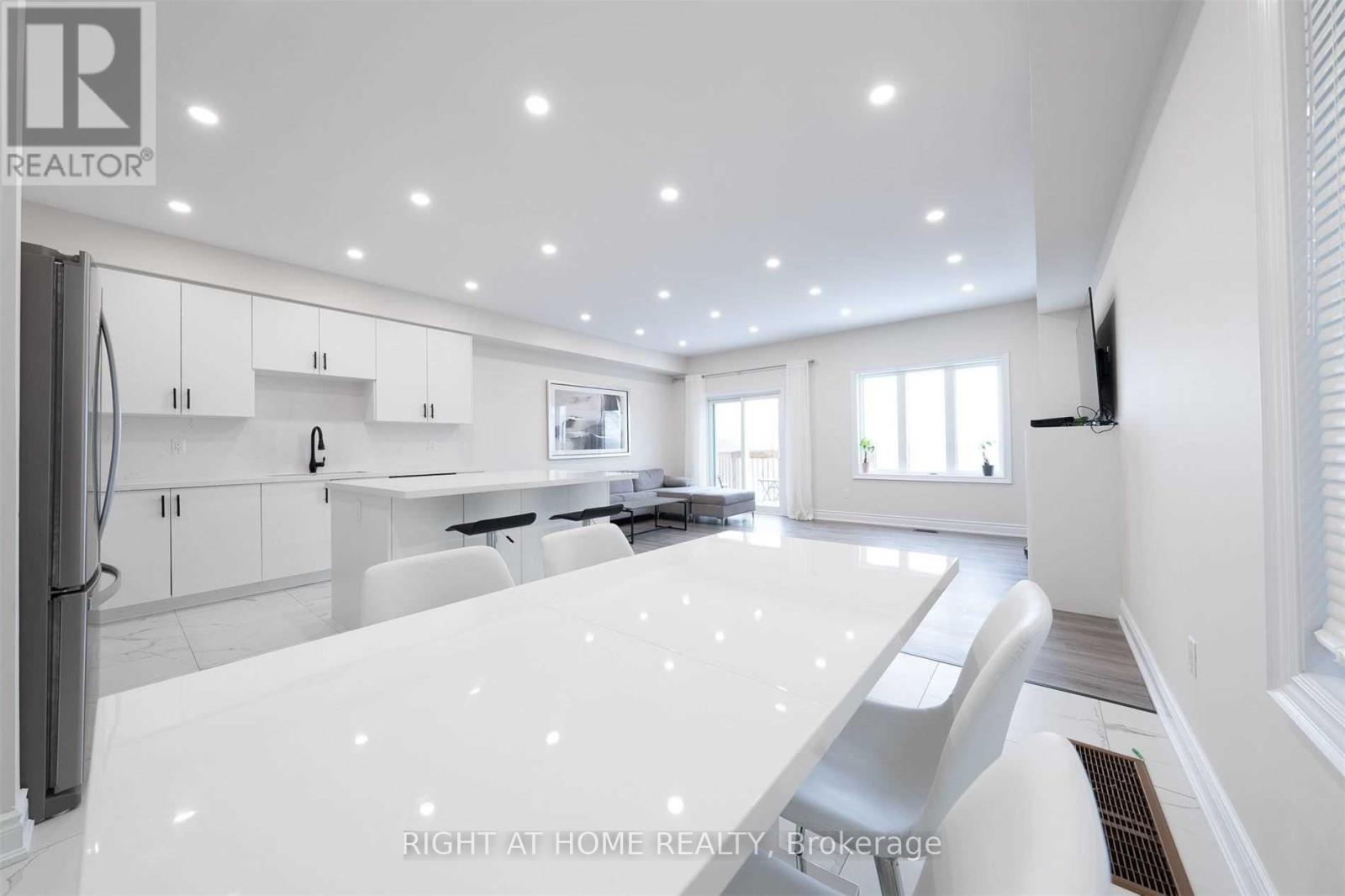 1172 PEELAR CRESCENT - 11