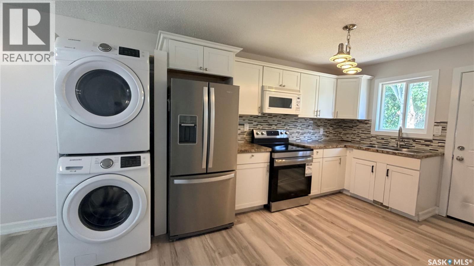 649 Douglas CRESCENT — photo 8