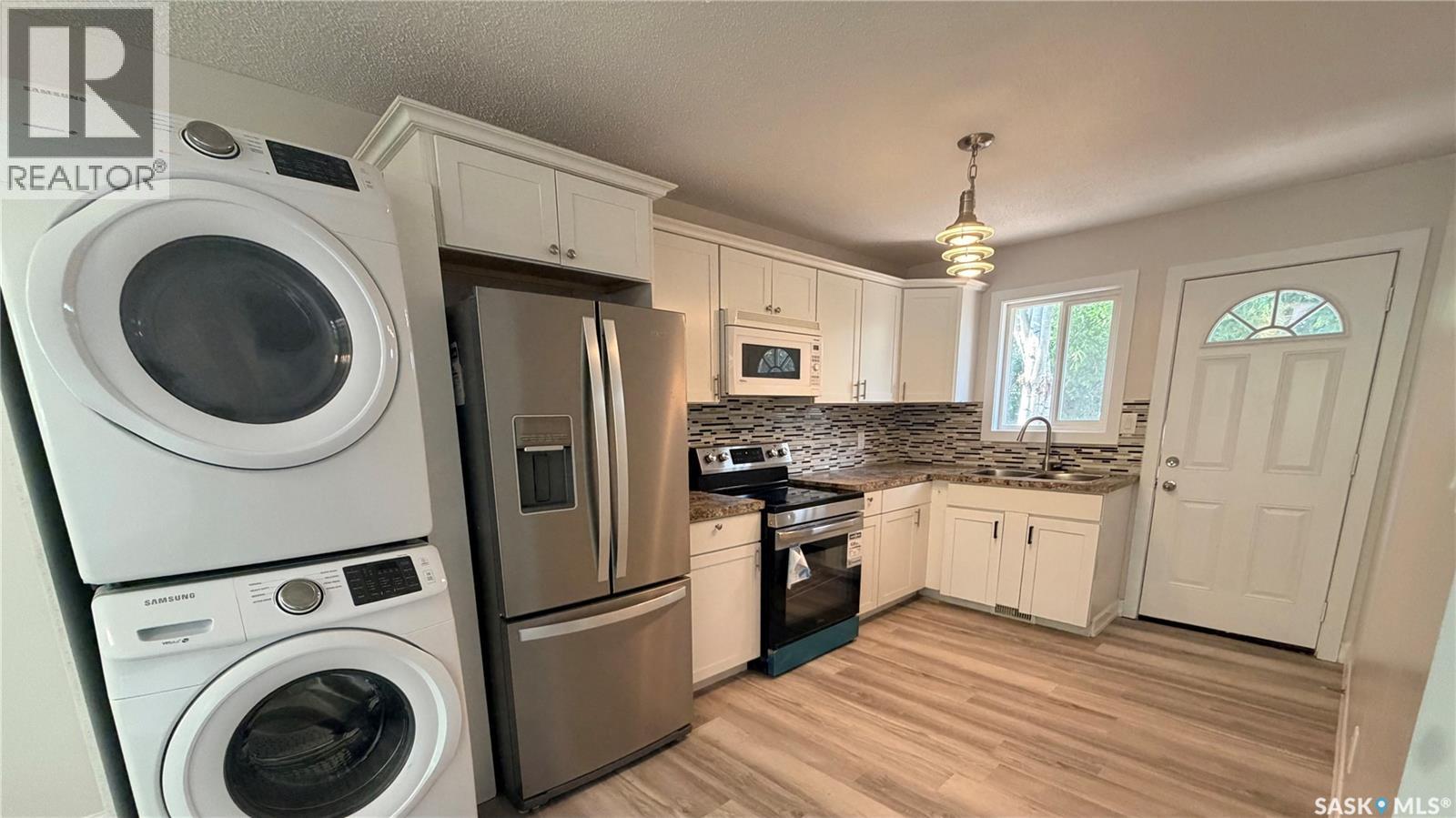 649 Douglas CRESCENT — photo 9