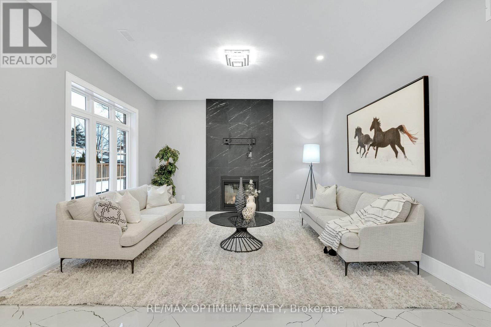 30 MCLAUGHLIN ROAD N - 11